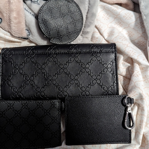 Wallets - Picture 2 of 16